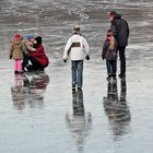 Menschen auf dem Eis