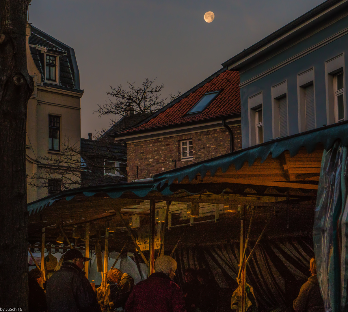 Menschen auf dem Markt in Süchteln