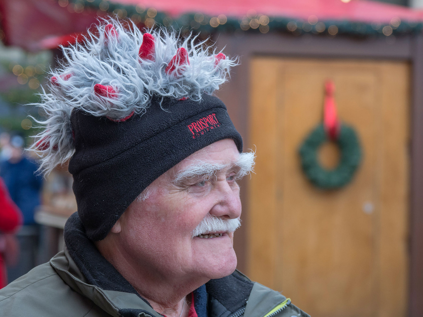 menschen auf dem weihnachtsmarkt III.....