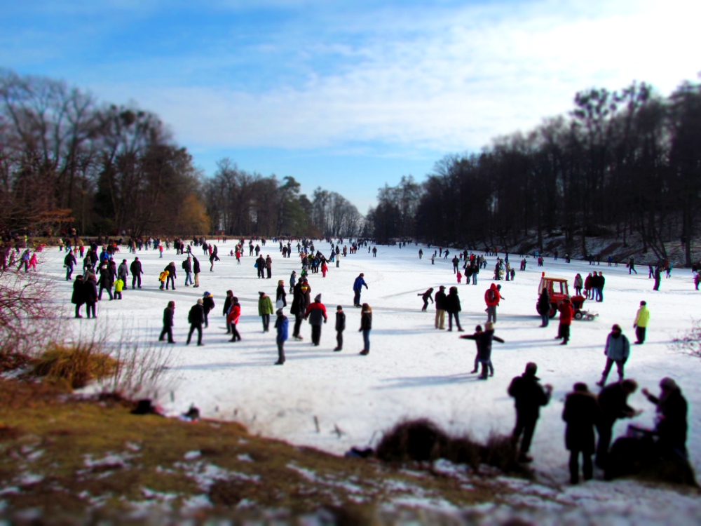 Menschen auf dem zugefrorenen Lac in Kassel