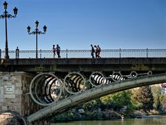 ... Menschen auf der Brücke ...