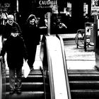 Menschen auf der Rolltreppe