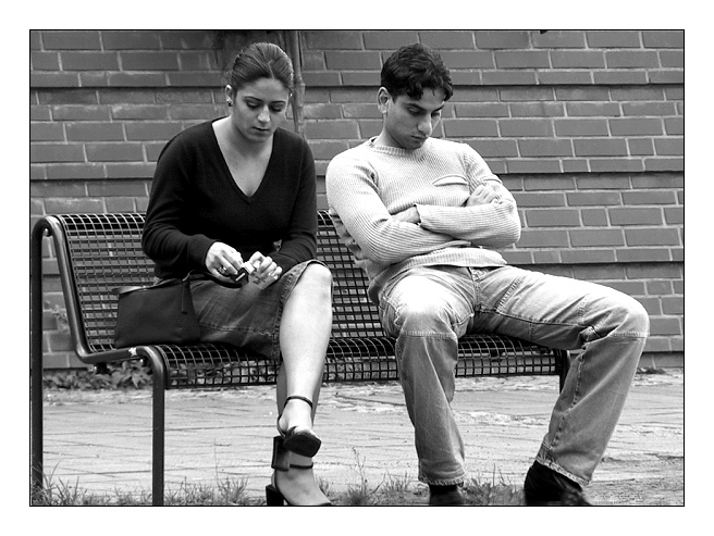 Menschen auf einer Bank 3 Foto Bild erwachsene Menschen auf einer Bank 3 Foto Bild erwachsene