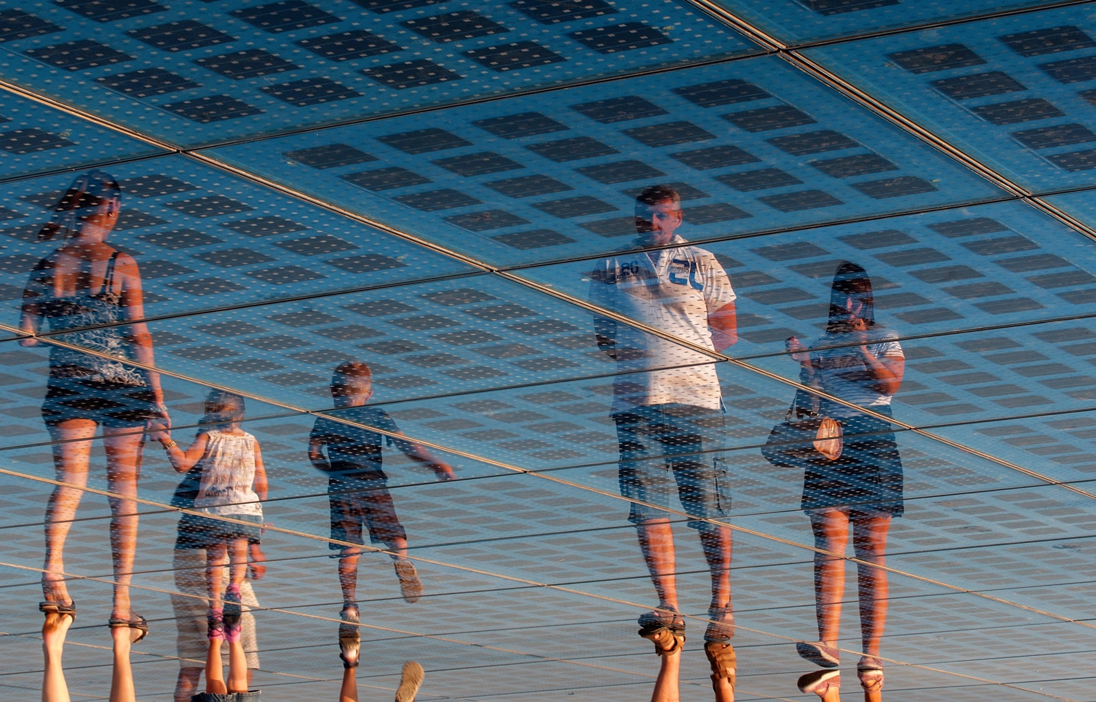 Menschen auf Solarsensoren 