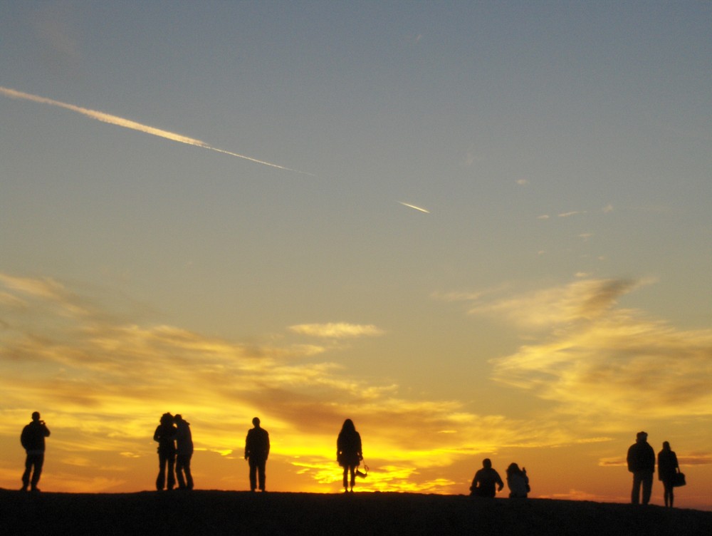 Menschen bei Sonnenuntergang