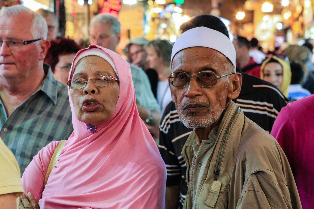 Menschen im agyptischen Bazar von Istanbul