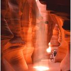 Menschen im Antelope Canyon (Waiting for the Beam)