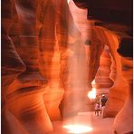 Menschen im Antelope Canyon (Waiting for the Beam)