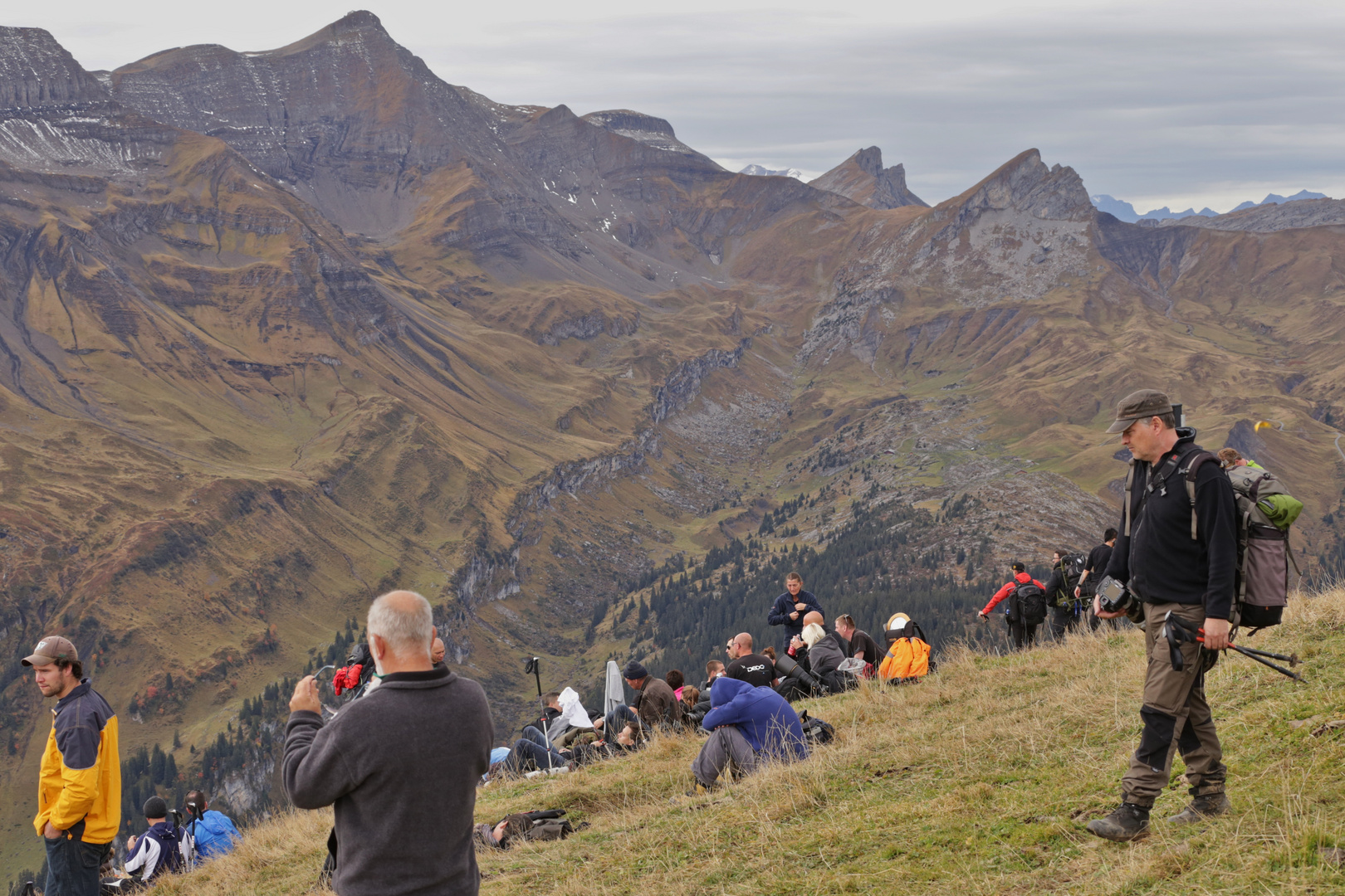 Menschen Im Gebirge, am Tschingl 2344 m (2015_10_06_EOS 6D_9150_ji)