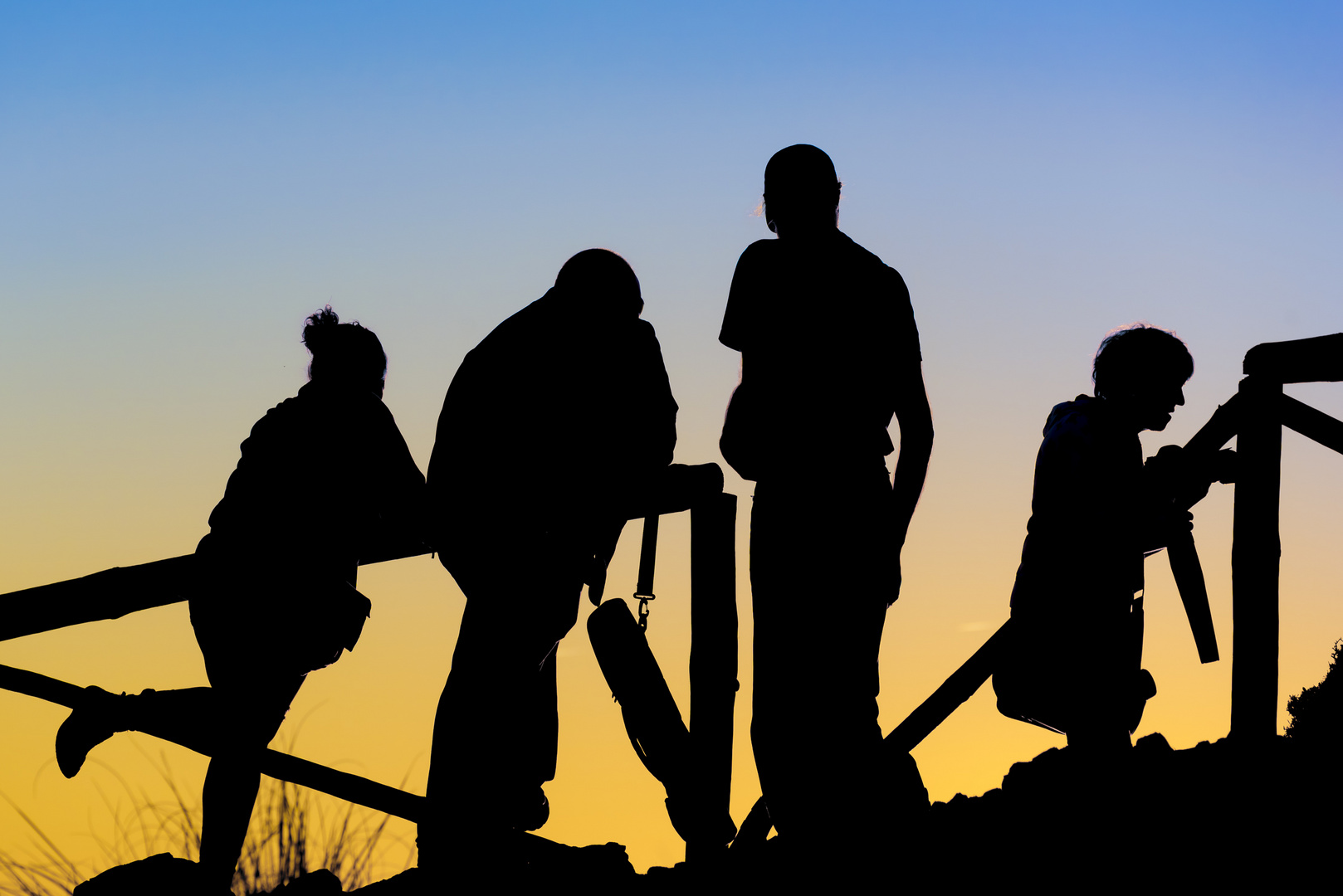 Menschen im Gegenlicht