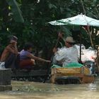 Menschen im Klong Om 1 (Bangkok)