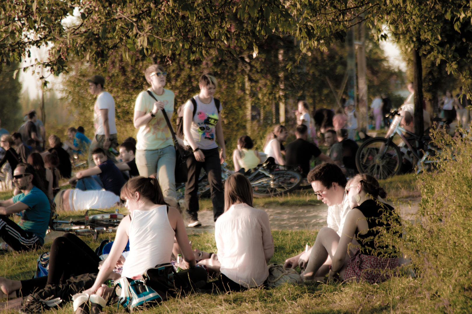 Menschen im Mauerpark