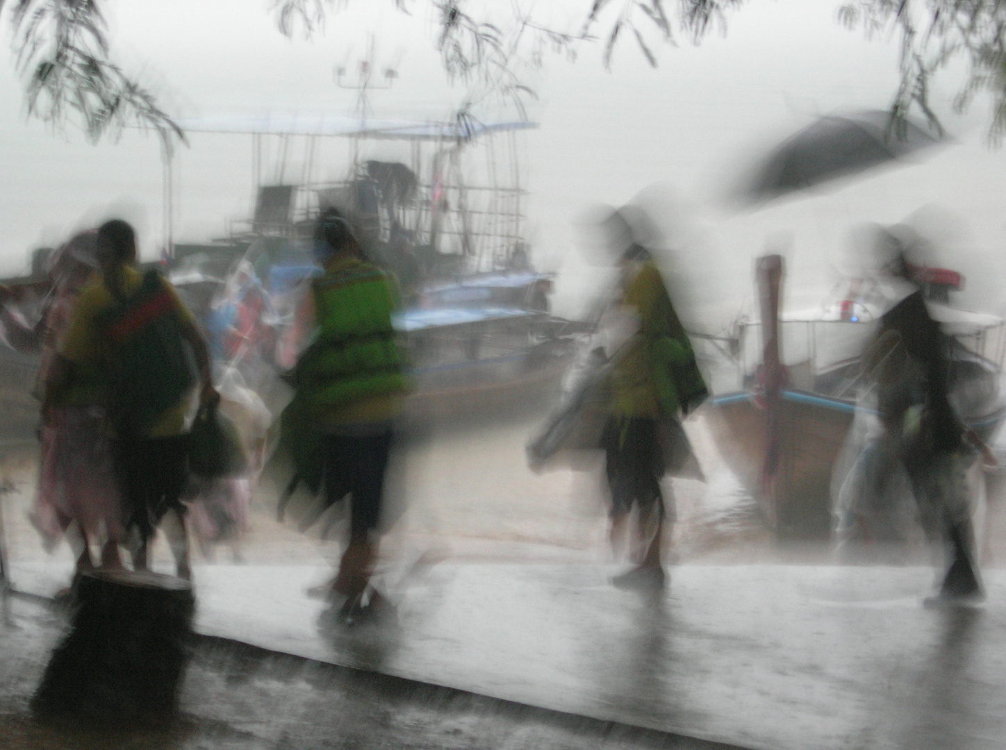 Menschen im Monsun