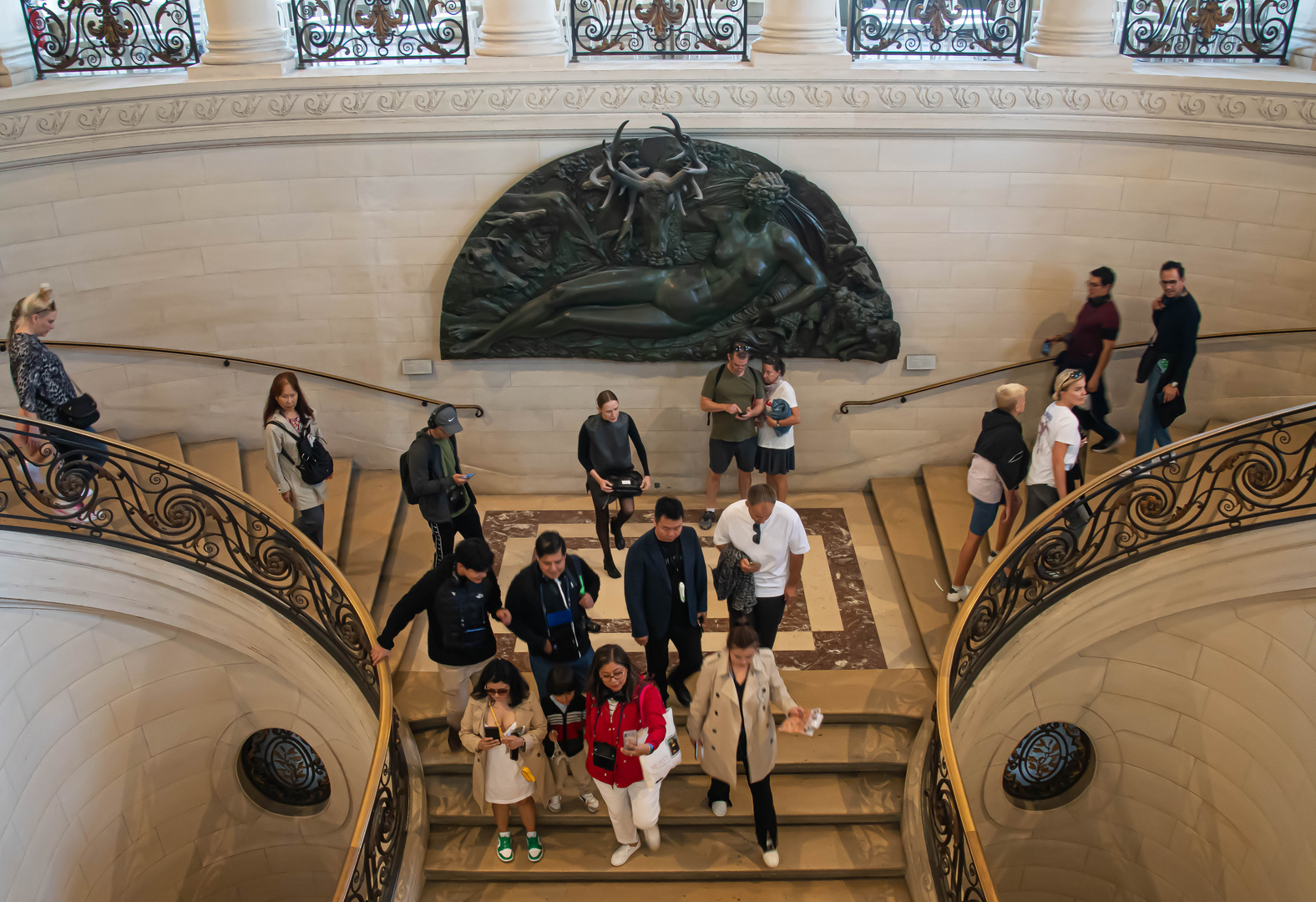 MENSCHEN IM MUSEUM