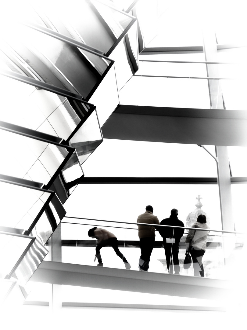 Menschen in der Reichstagskuppel