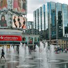 Menschen in einer großen Stadt