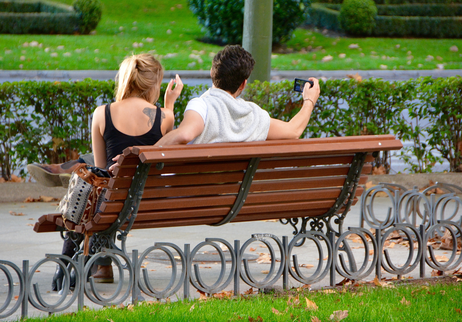 Menschen in Madrid -Selfie in der Sonne