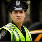 Menschen in New York City (12) ... Oder Officer Schön!