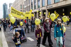 MENSCHEN SCHÜTZEN NICHT GRENZEN