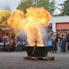 Menschen sehen zu: Beim Feuerwehrtag in HÖXTER