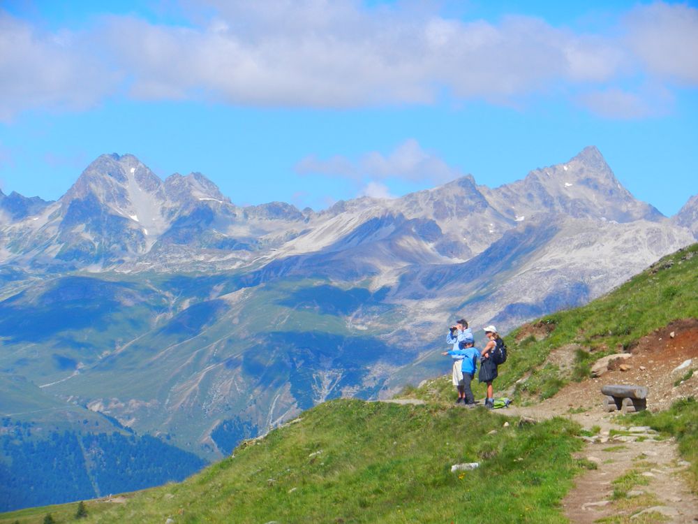 Menschen und Berge