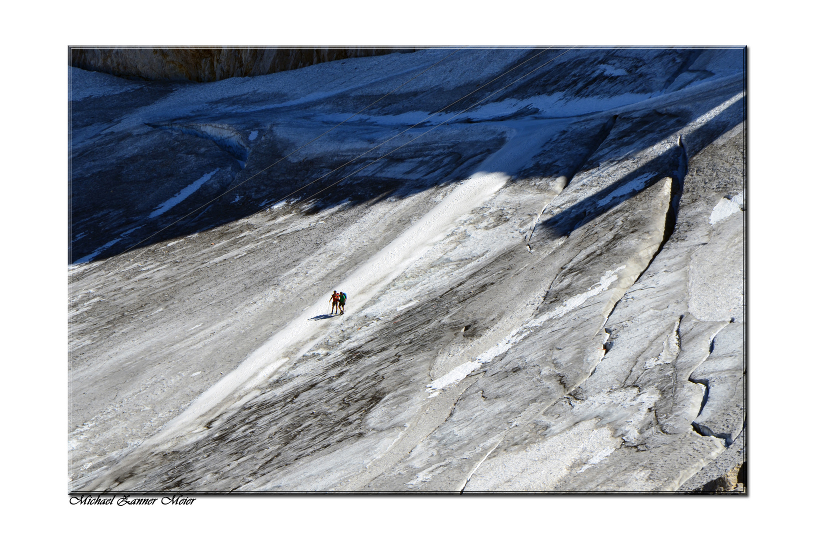 Menschenauf den Gletscher