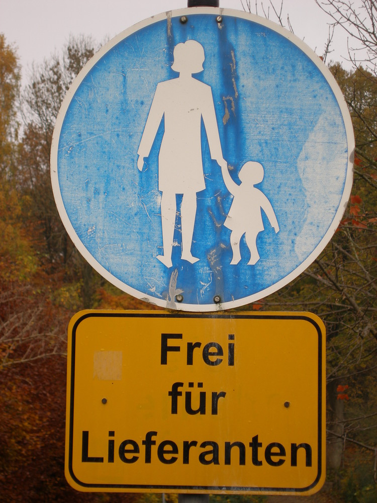 Menschenhandel aufgedeckt ? Oder Eingang zum Kindergarten ?