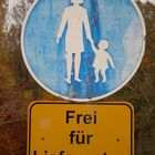 Menschenhandel aufgedeckt ? Oder Eingang zum Kindergarten ?