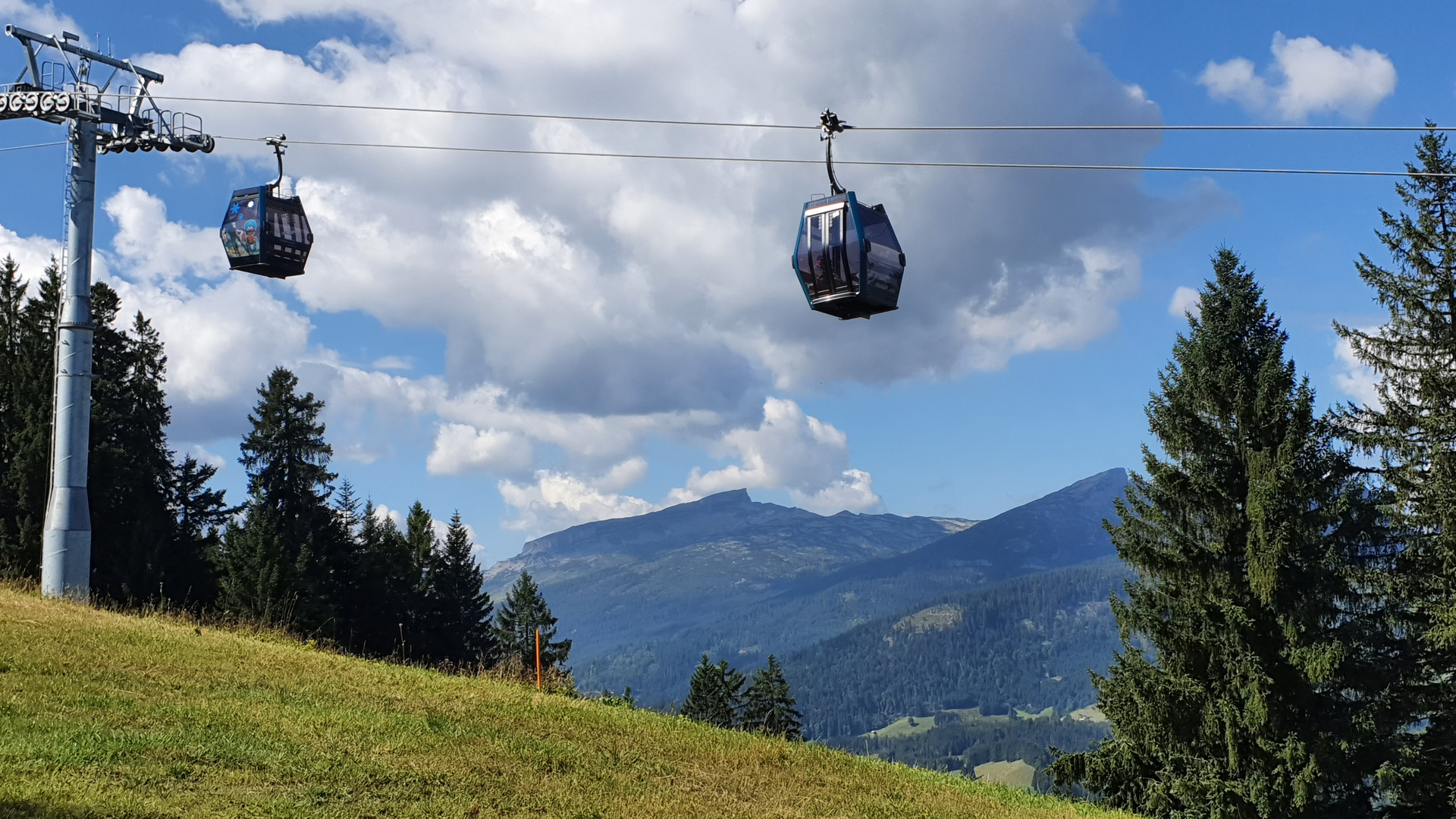 Menschenmassen an der Söllereck-Bahn, deswegen zu Fuß nach oben ...