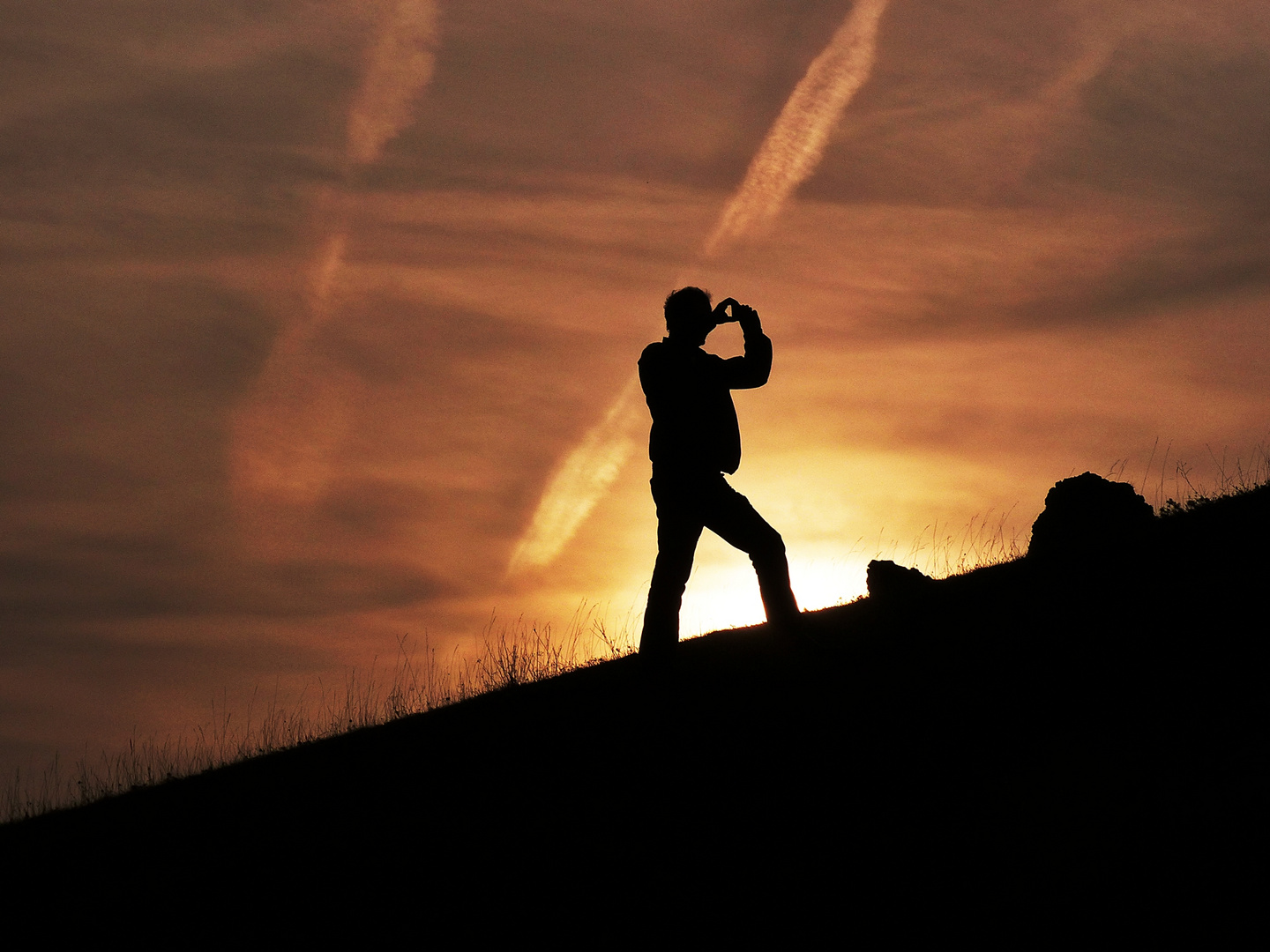 Menschliche Silhouette am Berg