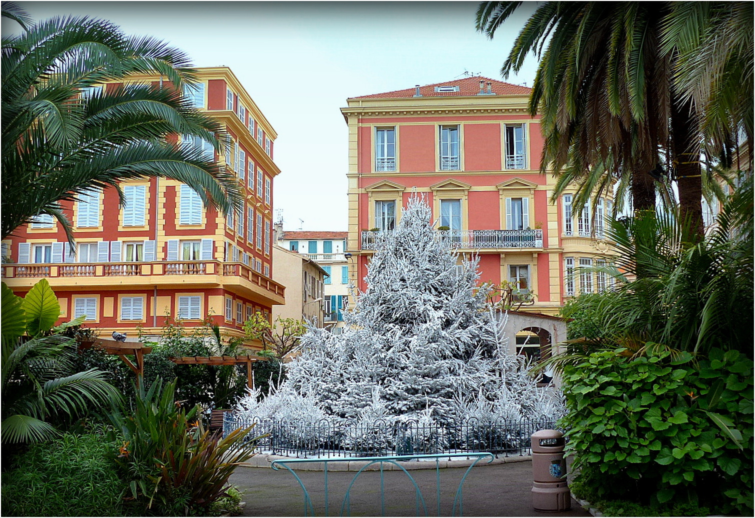 MENTON - 2 -