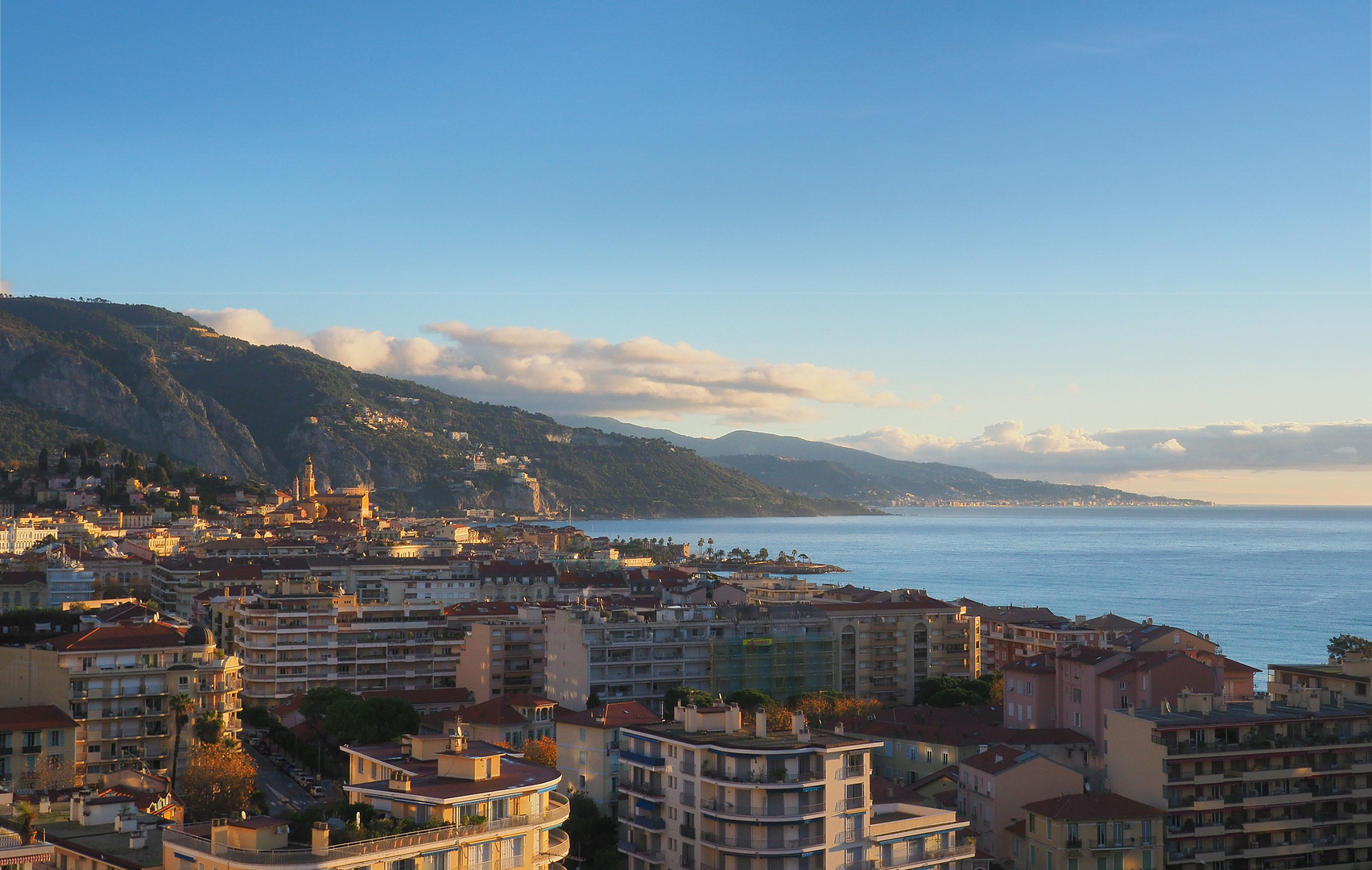 Menton à la lumière hivernale du soir