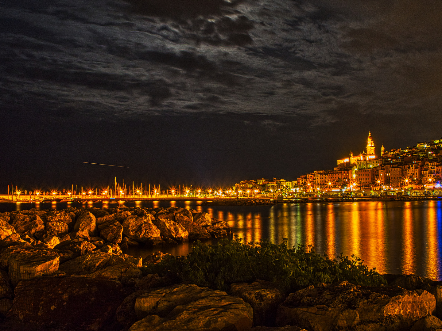 Menton bei Nacht