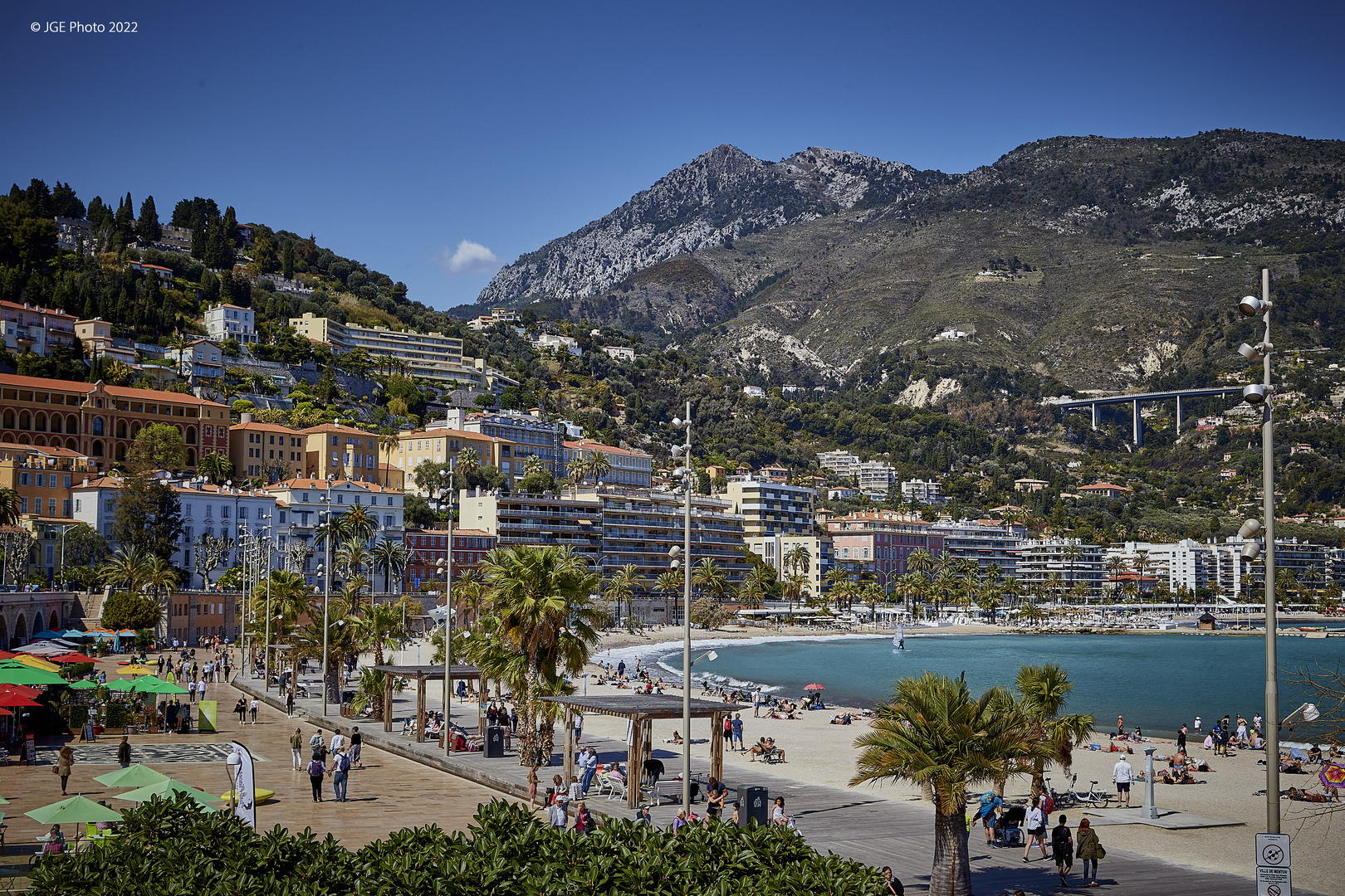 Menton Strand und Berge