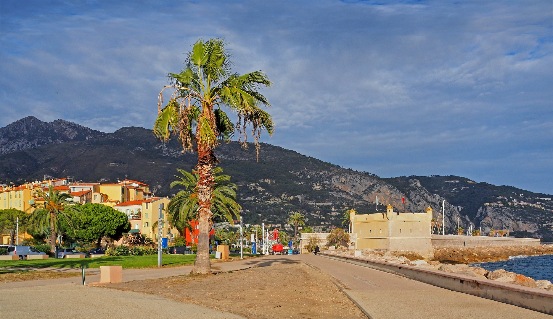 Menton vue du Parc de la Plage de Fossan 	