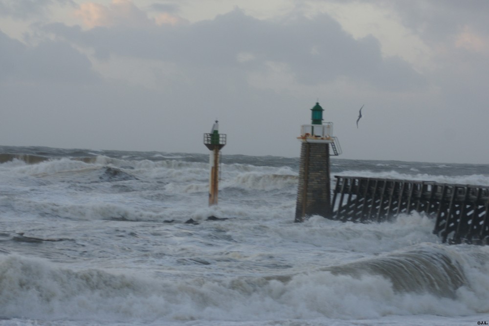 MER DECHAINEE SUITE AU PASSAGE DE LA TEMPETE KLAUS