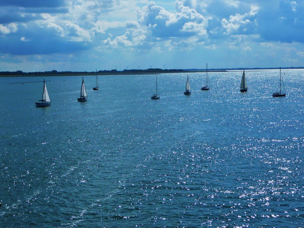 mer scintillante vue du pont de Zélande aux Pays Bas