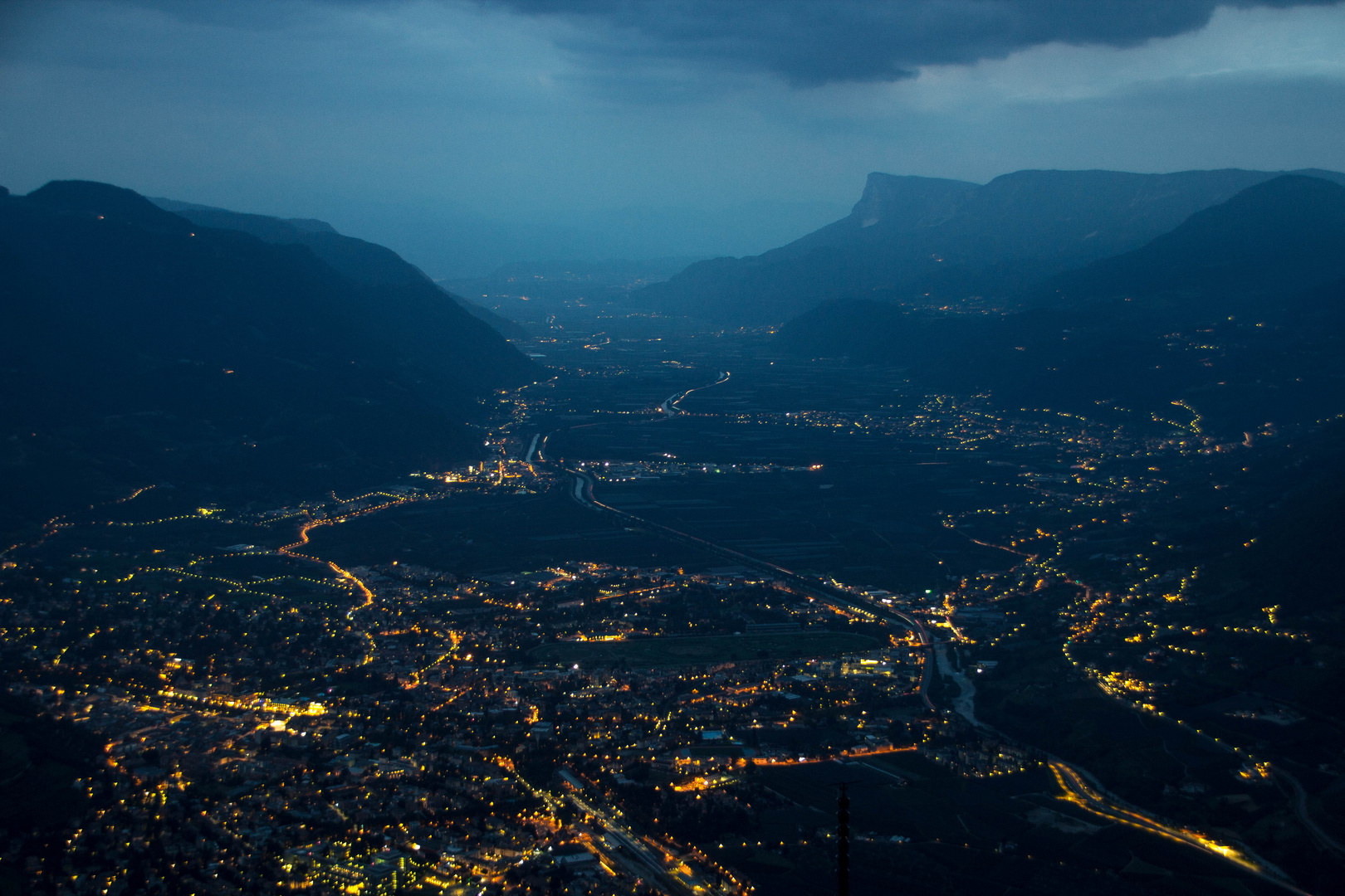 Meran bei Nacht