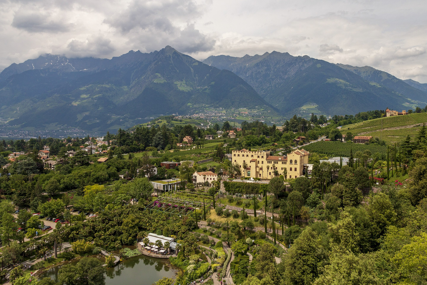 Meran-Blick auf Trautmansdorff-Südtirol