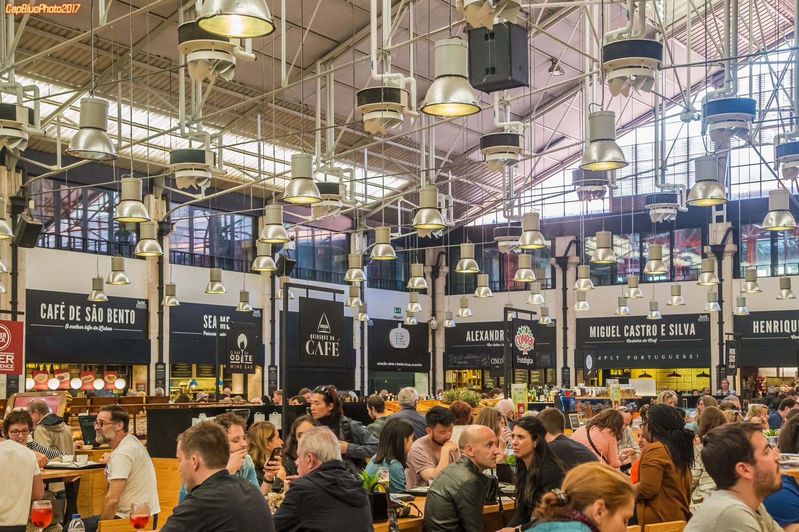 Mercado da Riberia größte noch erhaltene Markthalle Lisboas