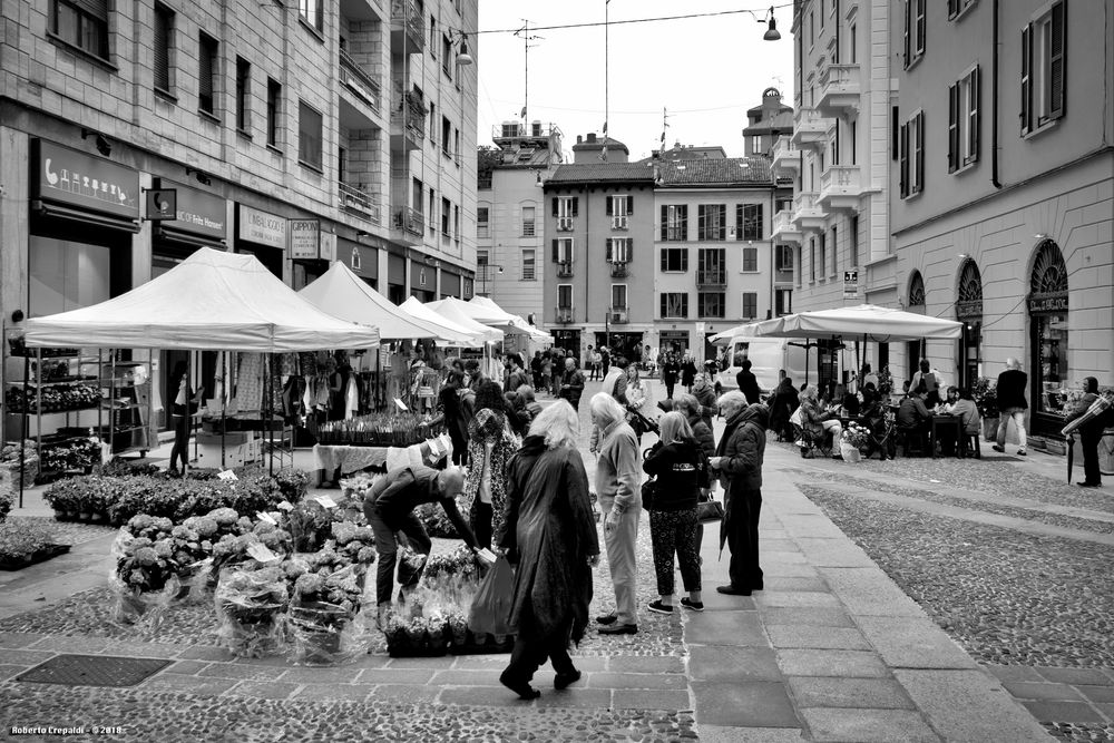 Mercatino in San Simpliciano, Milano