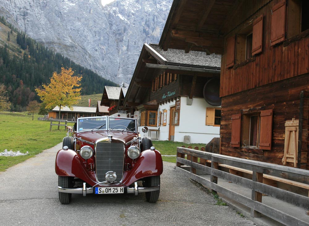 MERCEDES 1938 VOR DER ALM