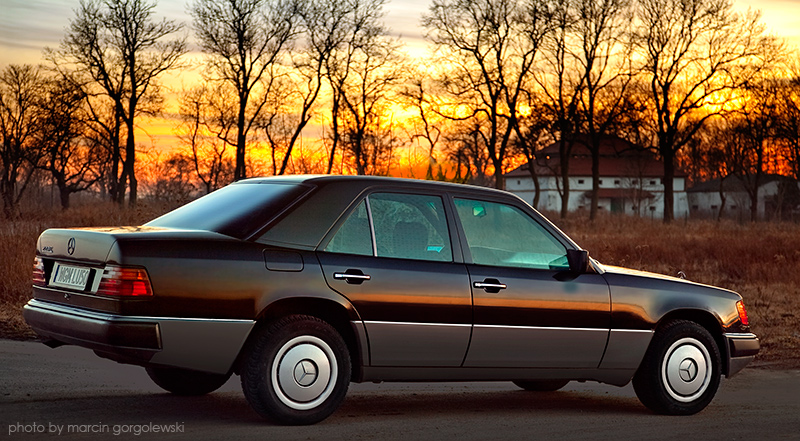 Mercedes 220E (W124)