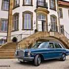 Mercedes 230.6 W114 im Münsterland auf dem Schloss Harkotten