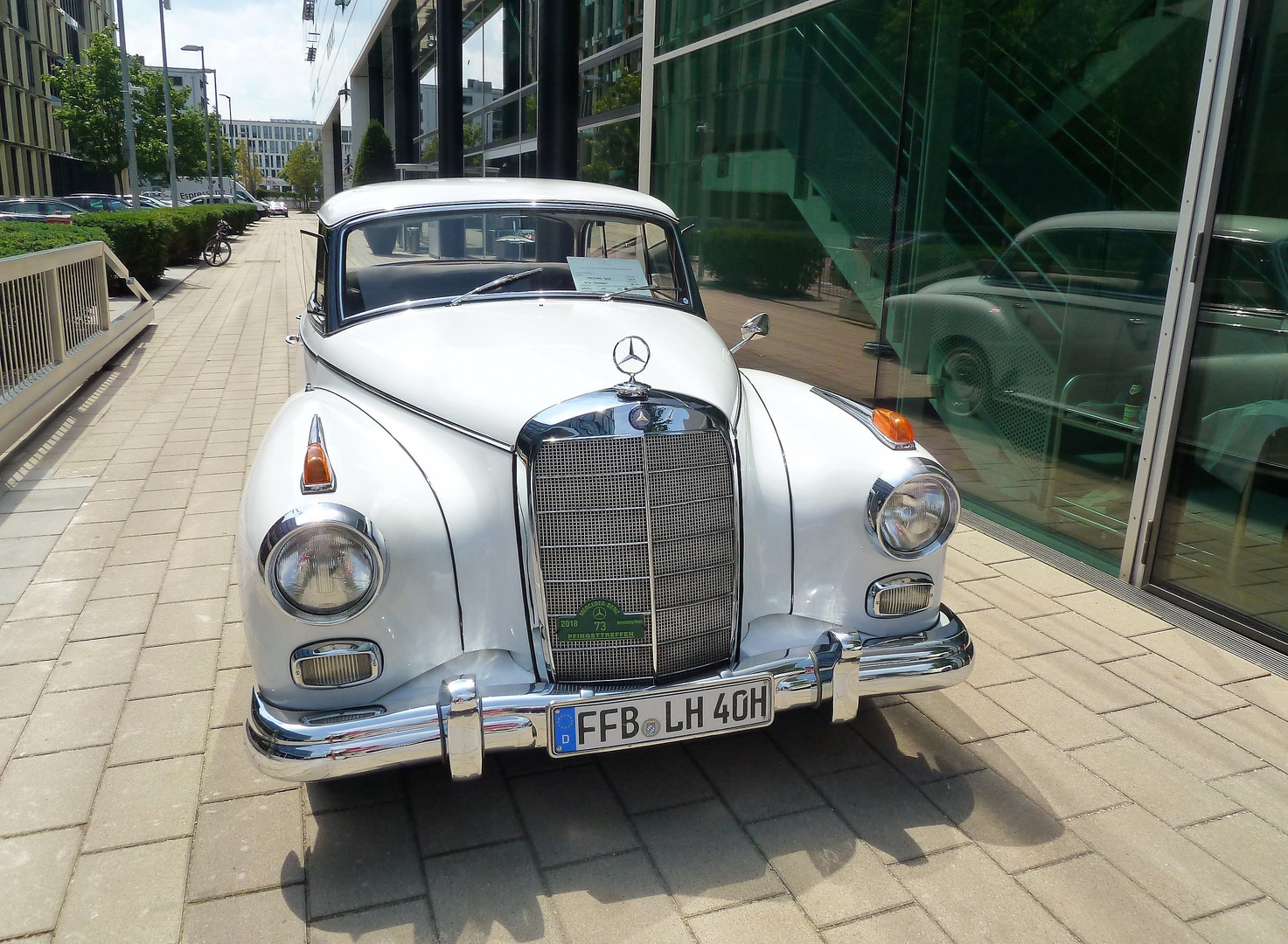 Mercedes 300 Adenauer.....