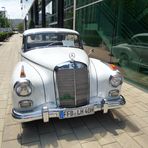 Mercedes 300 Adenauer.....