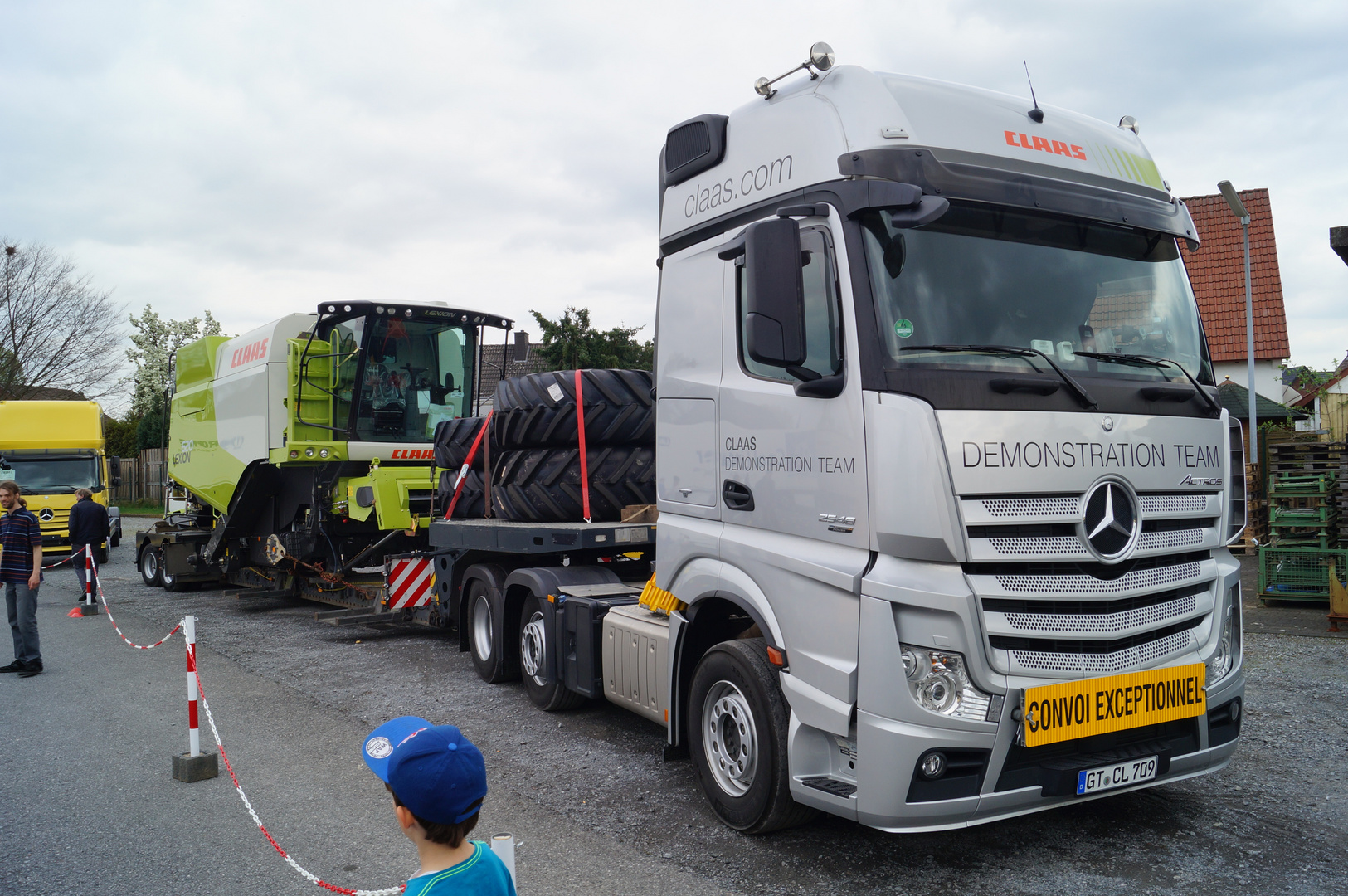 Mercedes Actros als Tieflader für CLAAS Maschinen