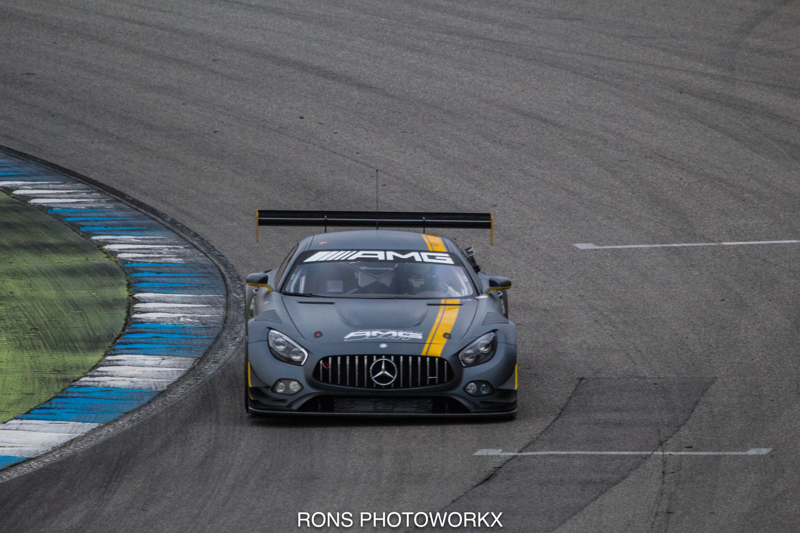 Mercedes AMG GT3 bei Hockenheimring Tests