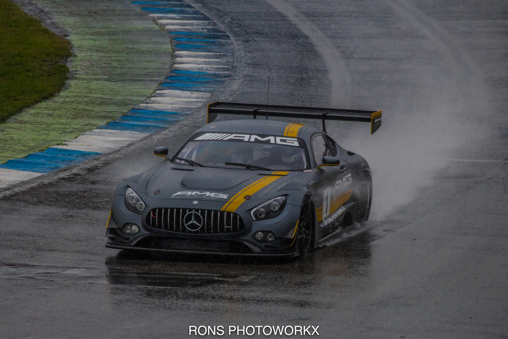 Mercedes AMG GT3 bei Test auf dem Hockenheimring