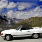 Mercedes Baureihe r 107 vor dem Weißbachhorn in Österreich